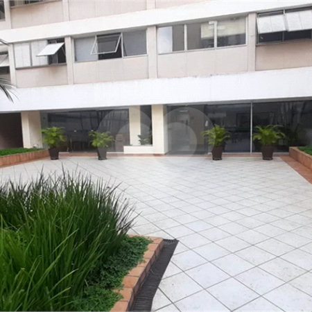 Apartamento de 2 quartos à venda perto do Metrô Paraíso! Excelente localização!