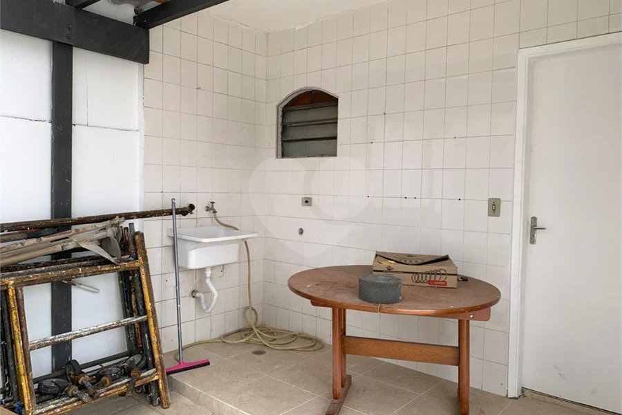 Casa espaçosa com 3 quartos, suíte, quintal e 2 vagas na Vila Santa Catarina