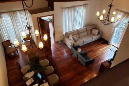 CASA COM 250m² 5 QUARTOS SENDO 3 SUITES COM 3 VAGAS