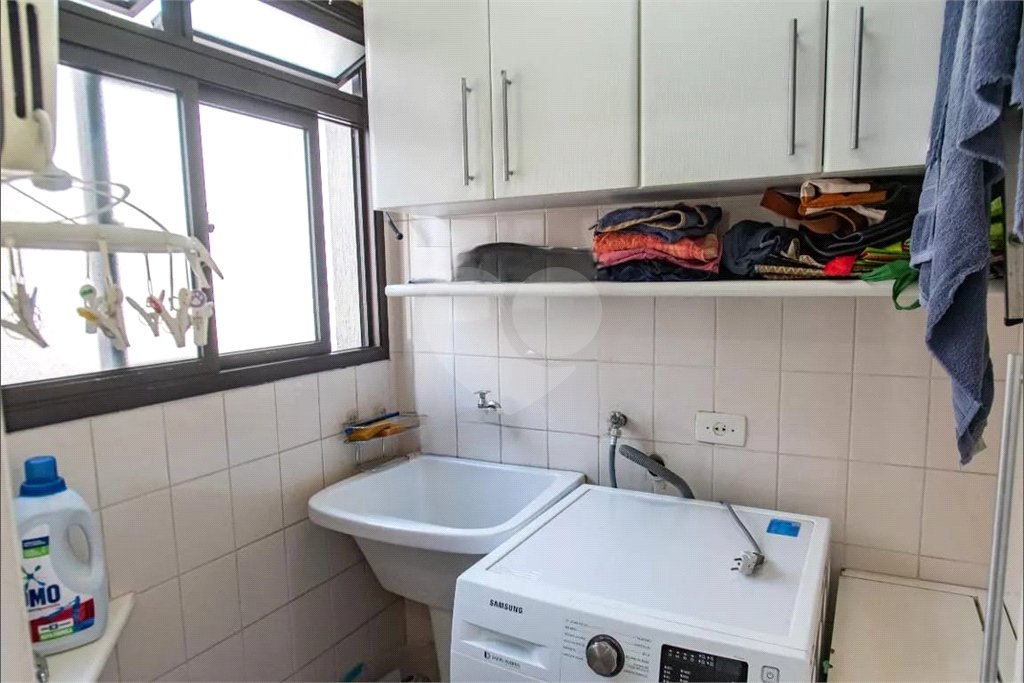 Apartamento à venda na Vila Mariana, 63 m², 2 dormitórios sendo 1 suíte, sacada, 2 vagas