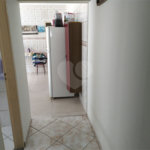 Casa térrea com 2 dormitórios, sendo 1 suíte.