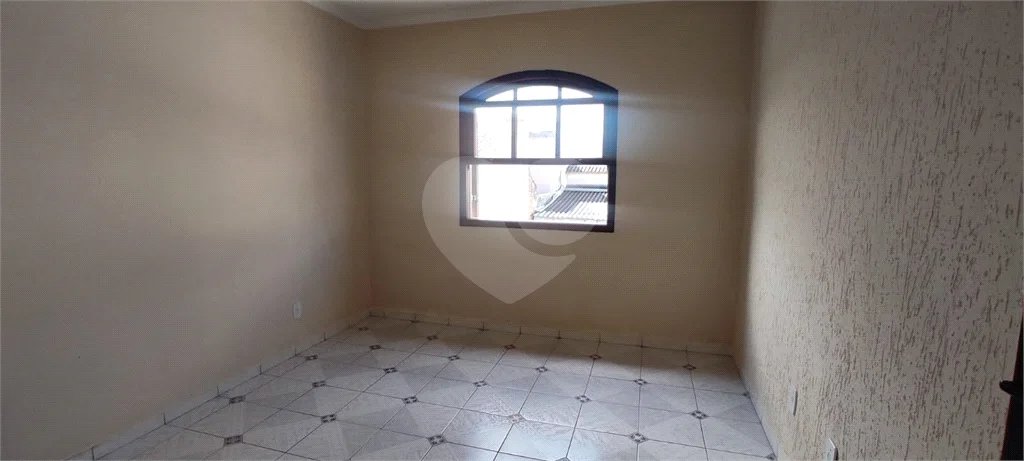 Casa com 180m², 3 dormitórios, 1 vaga, à venda na Vila Scarpelli em Santo André.