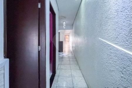 Casa com 150m², 5 dormitórios, sendo 1 suíte, 2 vagas de garagem, à venda na Vila Matilde.