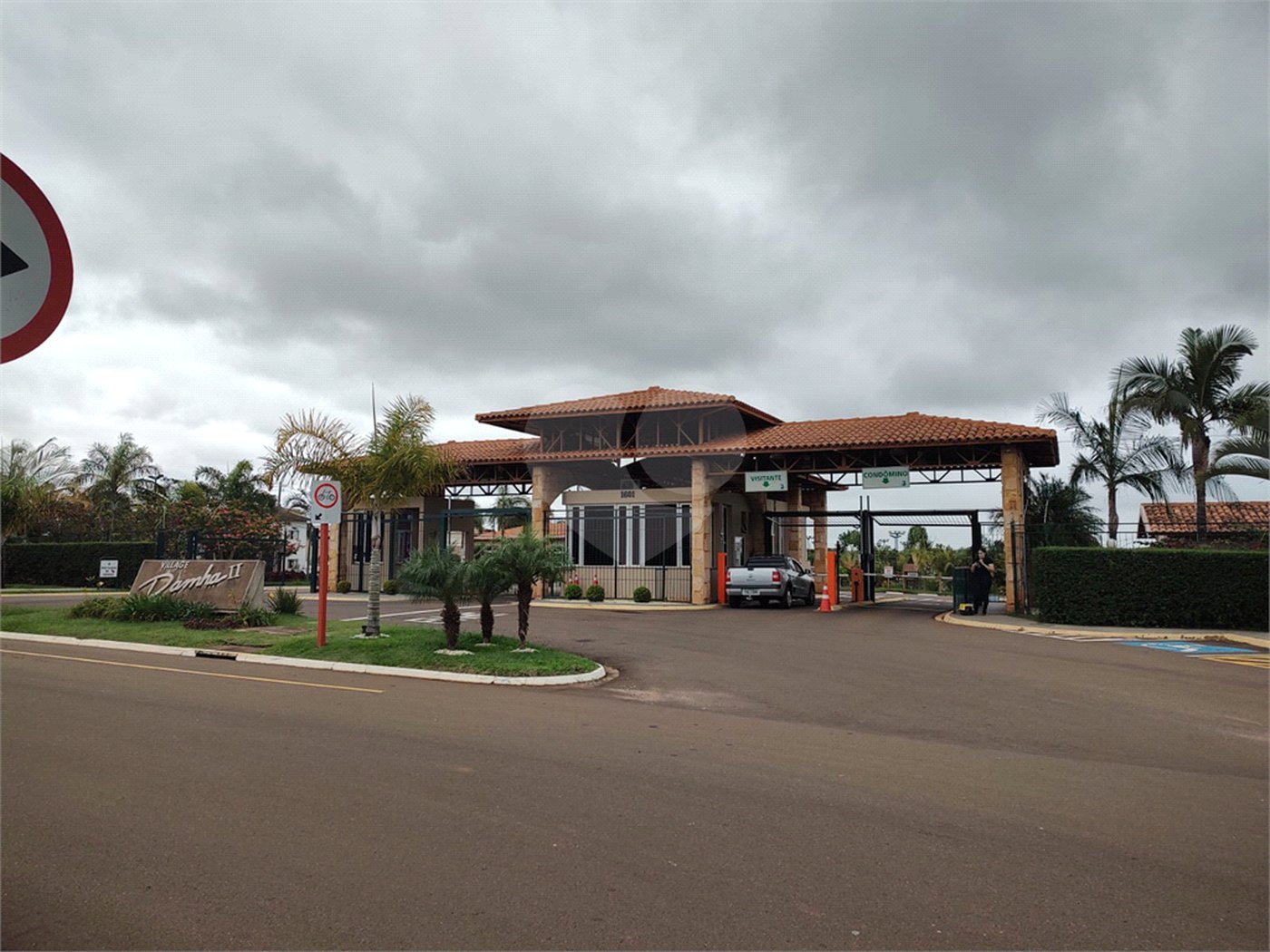 Sobrado no condomínio Village Damha II