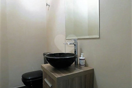 APARTAMENTO UM POR ANDAR!
