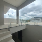 Casa exclusiva em Atibaia de alto padrão com 3 suítes, piscina, espaço gourmet, condomínio fechado, aceita financiamento