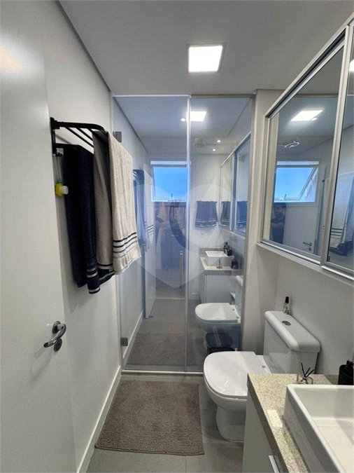 Apartamento á venda de 81m2 no Ipiranga com 2 dorms, 2 suítes, 3 banheiros, 2 vagas. Estuda permuta.