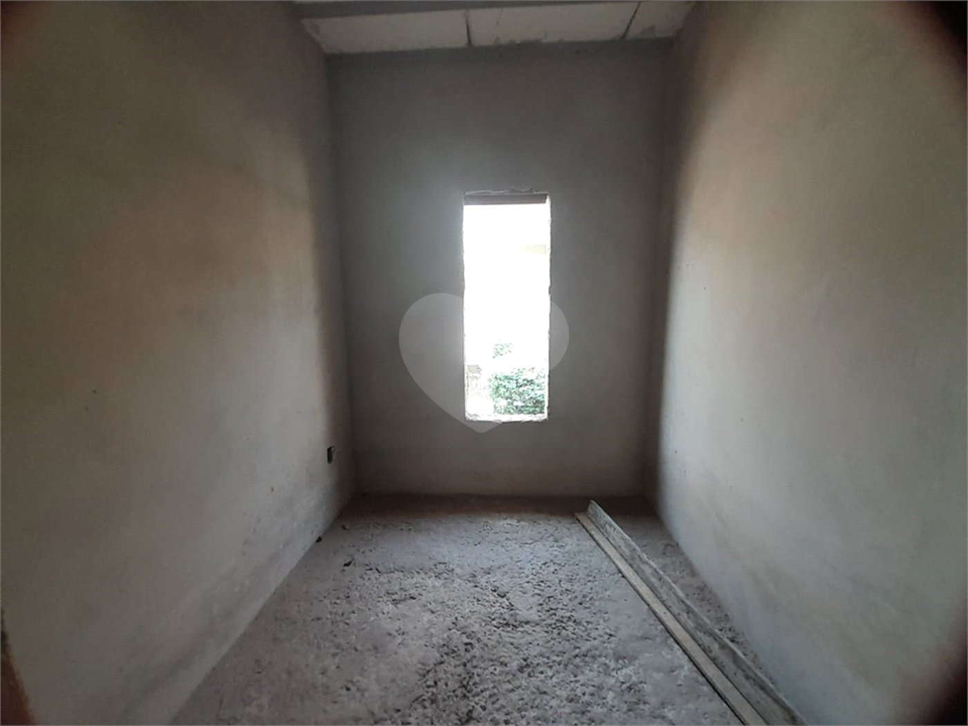 Casa em Construção com Área Gourmet e Piscina no Condomínio Damha II
