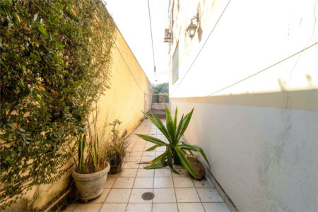 Casa a venda na Moóca 250m² três dormitórios sendo uma suíte duas vagas de garagem.