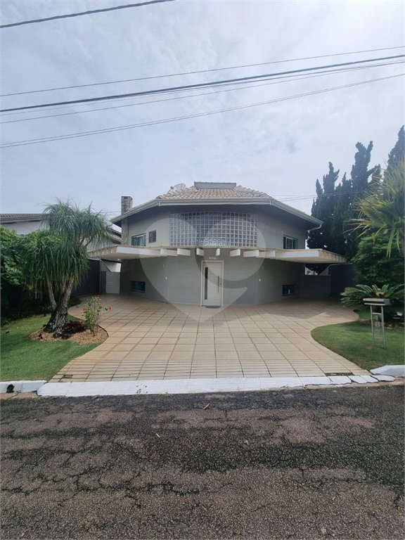 Sobrado à venda ou para alugar com 3 suítes em Villaggio Capríccio, Louveira, SP
