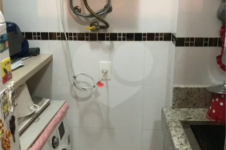 Apartamento em Bragança Paulista com 1 suíte, cozinha americana, varanda, 1 vaga garagem, área lazer com piscina e salão de festas