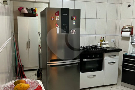 Sobrado à Venda na Cidade Líder com Quintal, Jardim e Excelente Localização