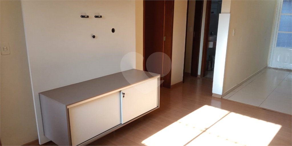 Linda casa em condomínio fechado com 2 Dormitórios.