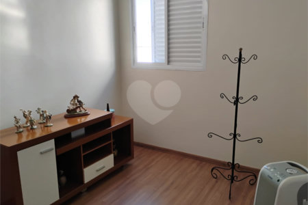Vende-se apartamento no Jardim Aeroporto com 03 dormitórios