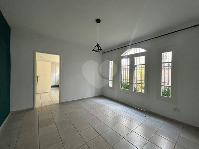Casa à venda com 3 quartos, sendo 1 suíte,  em Santo Amaro, São Paulo, SP
