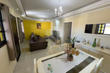 Casa à venda com 3 quartos, sendo 1 suíte, em Jardim Casa Branca, Suzano, SP