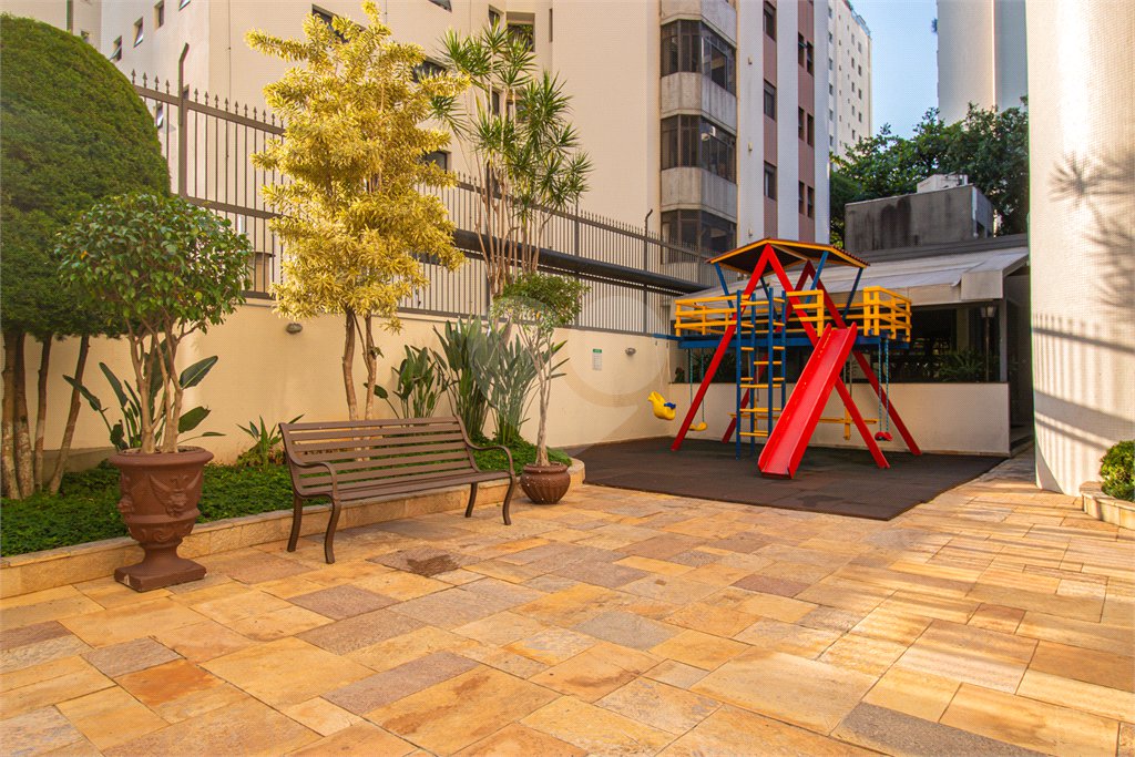 Apartamento à venda com 3 quartos, sendo 1 suíte, em Campo Belo, São Paulo, SP
