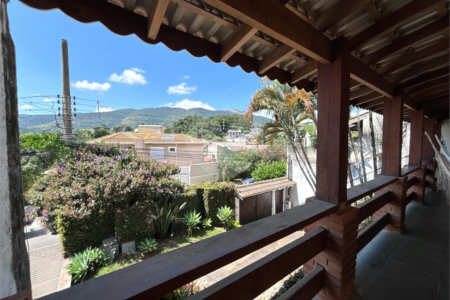 Casa à venda com 5 quartos, sendo 2 suítes,  em Jardim Maristela, Atibaia, SP