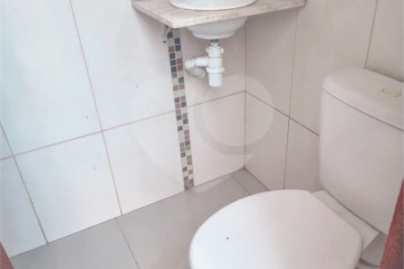 Casa com Suíte Master, Closet, Piscina e Espaço Gourmet Próxima ao Parque Ecológico- 03 quartos -com quintal