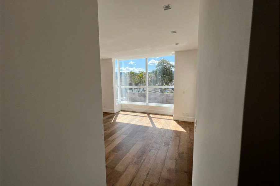 Casa à venda com 4 quartos, sendo 2 suítes, no condomínio Residencial Floresta, São Paulo - SP