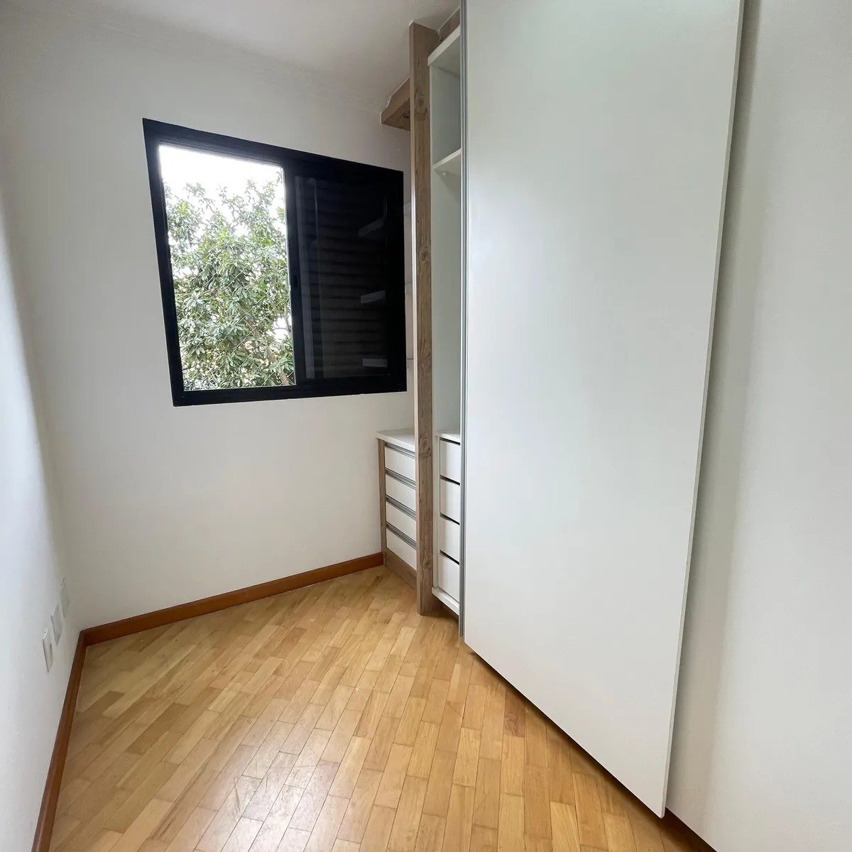 Apartamento à venda com 3 quartos, sendo 1 suíte, 2 vagas no Jardim Ester