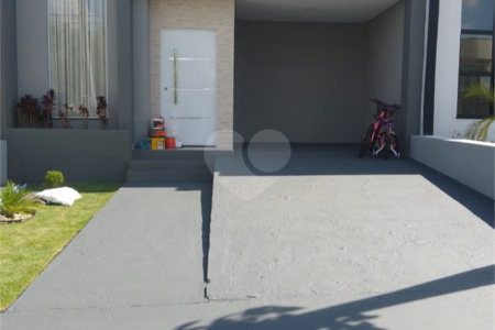 Casa à venda com 2 quartos, sendo 1 suíte, no condomínio Residencial Jardim, Sorocaba - SP