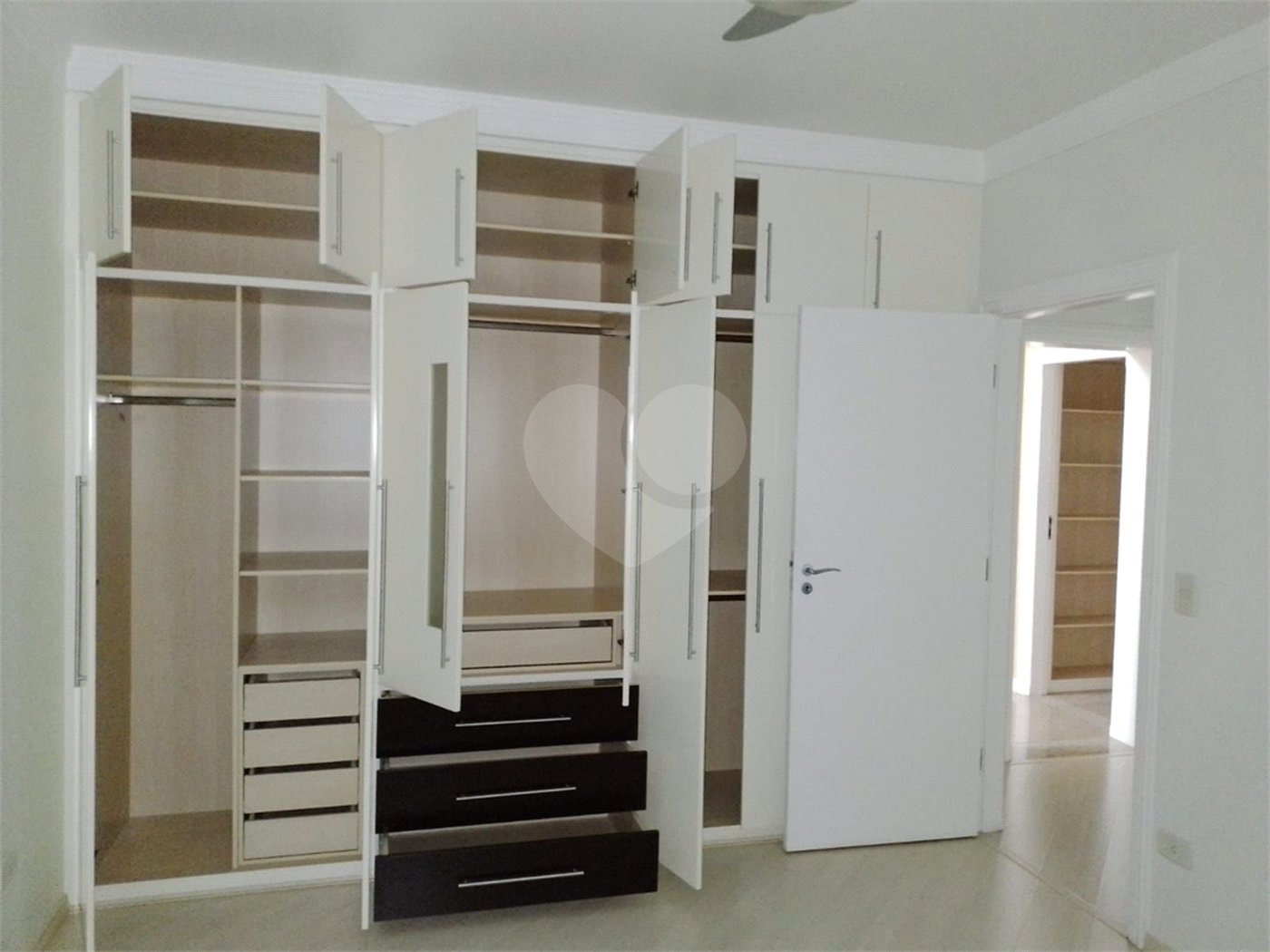Casa à venda com 4 quartos, sendo 2 suítes,  em Vila Santista, Atibaia, SP