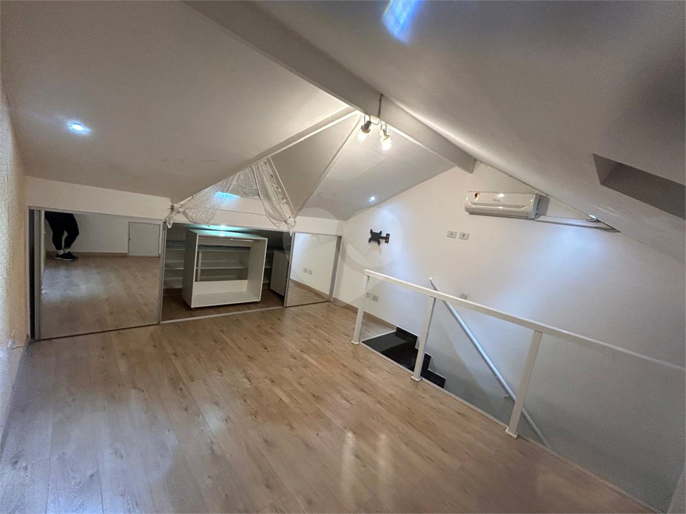 Casa à venda ou para alugar com 3 quartos, sendo 2 suítes,  no condomínio Residencial Erika, São Paulo - SP