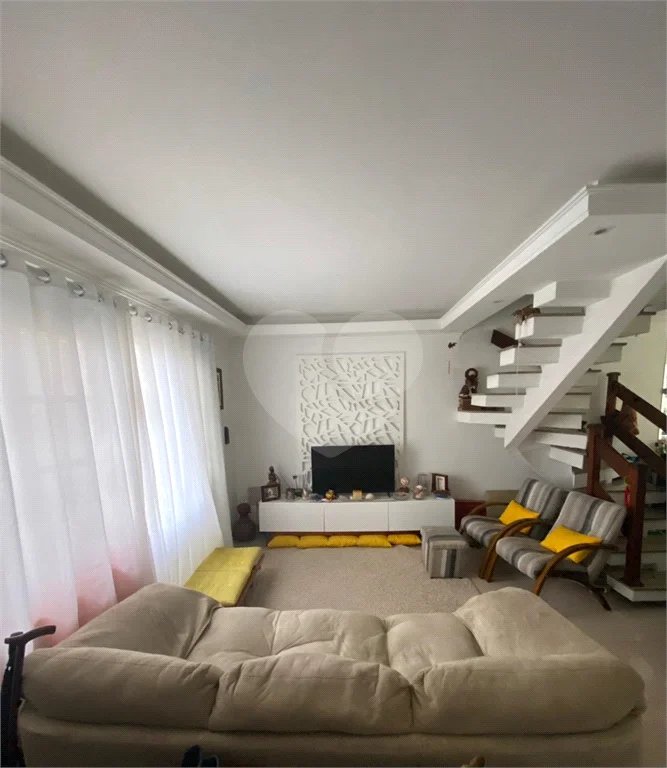 Casa à venda com 3 quartos, sendo 1 suíte, no condomínio Residencial Santa Teresinha, São Paulo - SP