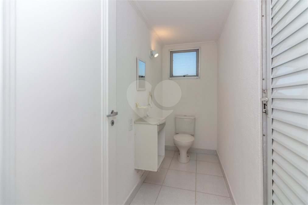 Casa à venda com 4 quartos, sendo 2 suítes, no condomínio Stephanie, São Paulo - SP