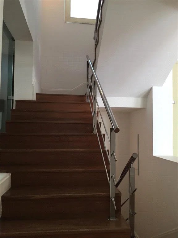 Sobrado à venda ou para alugar com 7 quartos, sendo 4 suítes, em Cidade Jardim, São Paulo, SP