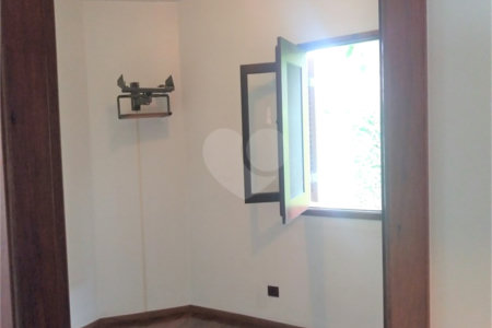 Sobrado à venda com 4 quartos, sendo 3 suítes, em Interlagos, São Paulo, SP