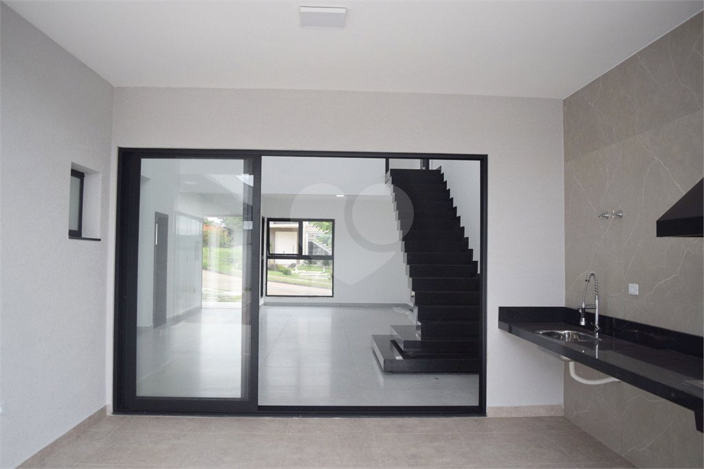 Casa à venda com 4 suítes no condomínio Figueira Garden, Atibaia - SP