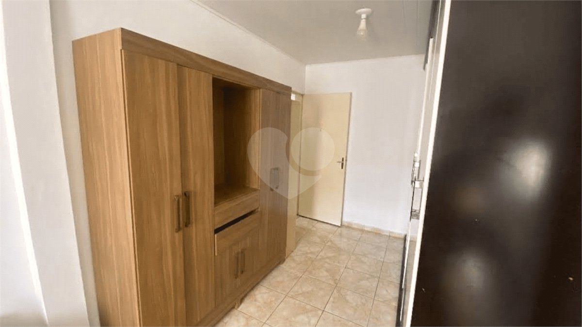 Sobrado à venda com 4 quartos, sendo 1 suíte, em Conjunto Habitacional Itapetininga F3, Itapetininga, SP