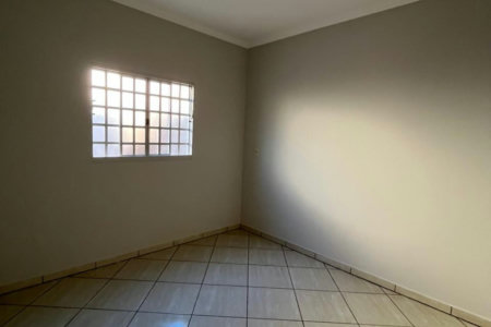 Casa à venda com 4 quartos, sendo 1 suíte,  em Jardim Maristela, Três Lagoas, MS