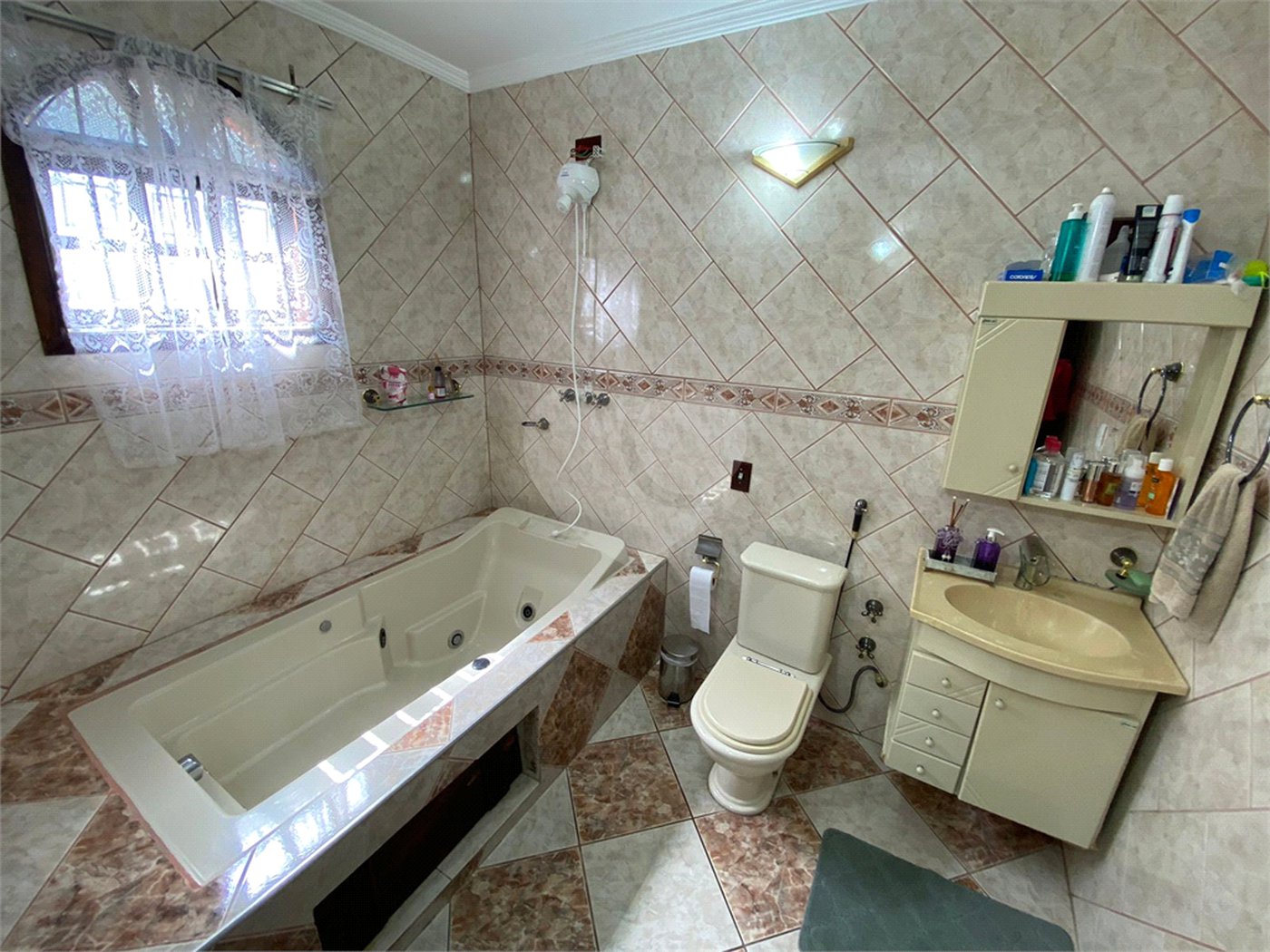 Casa à venda com 3 quartos, sendo 1 suíte,  em Parque Santa Rosa, Suzano, SP