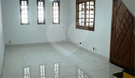 Sobrado à venda com 3 quartos em Jardim Virginia Bianca, São Paulo, SP