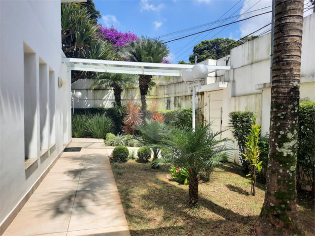 Sobrado à venda com 3 quartos, sendo 1 suíte,  em City Campo Grande, São Paulo, SP