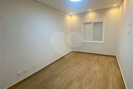 Casa à venda no bairro Dos Casa, em São Bernardo do Campo, com 280 m², 4 dormitórios, 3 suítes, 4 vagas, hidromassagem e fácil acesso às principais rodovias.