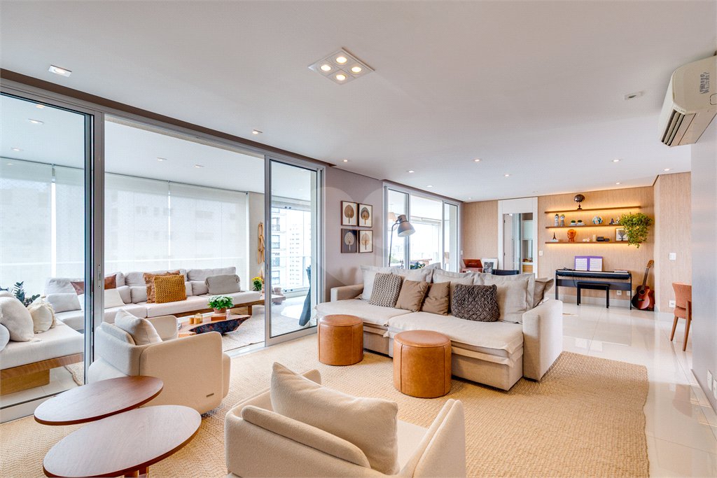 Apartamento à venda com 4 suítes em Campo Belo, São Paulo, SP