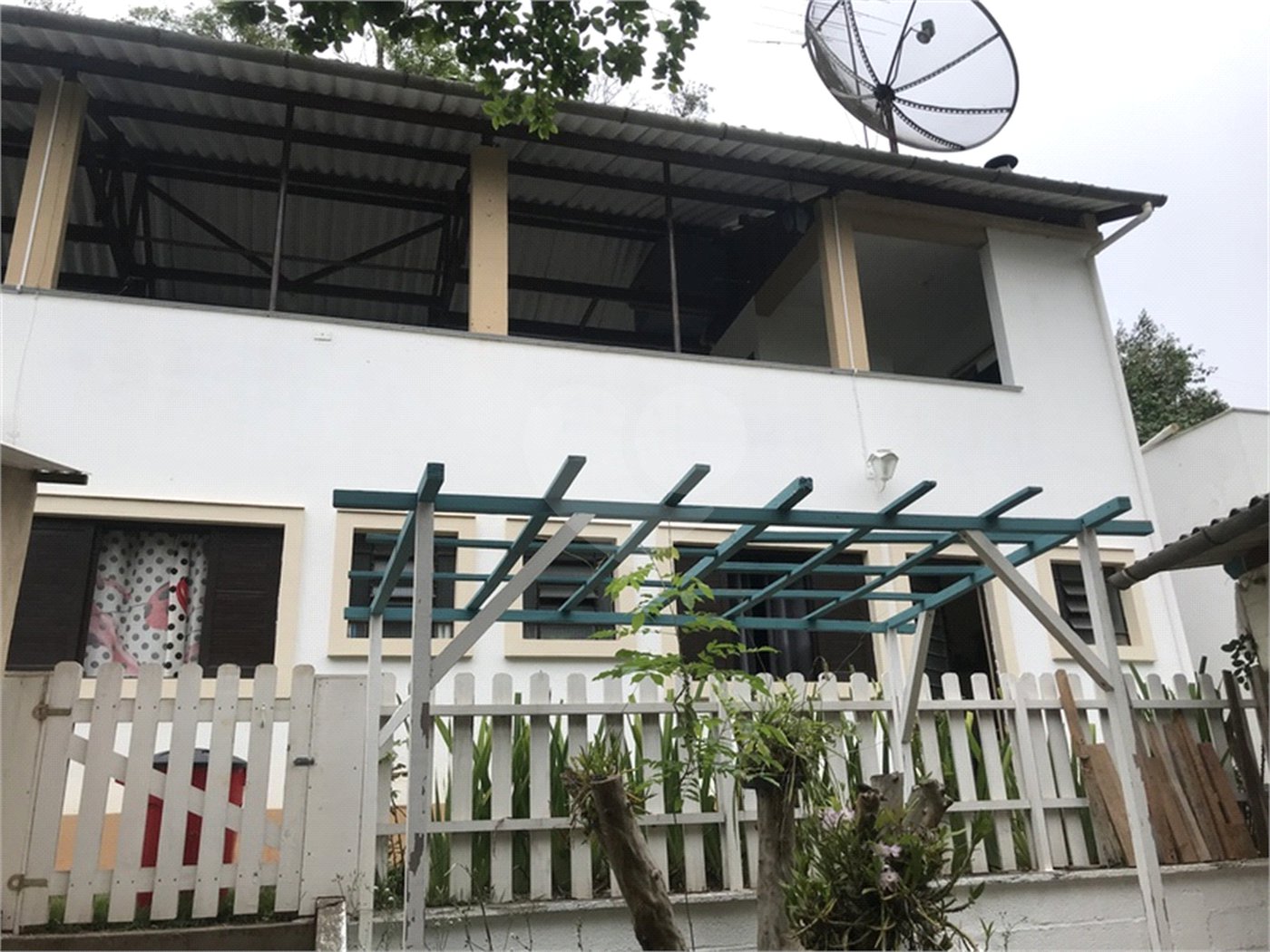 Sobrado à venda com 3 suítes em Serra da Cantareira, Mairiporã, SP