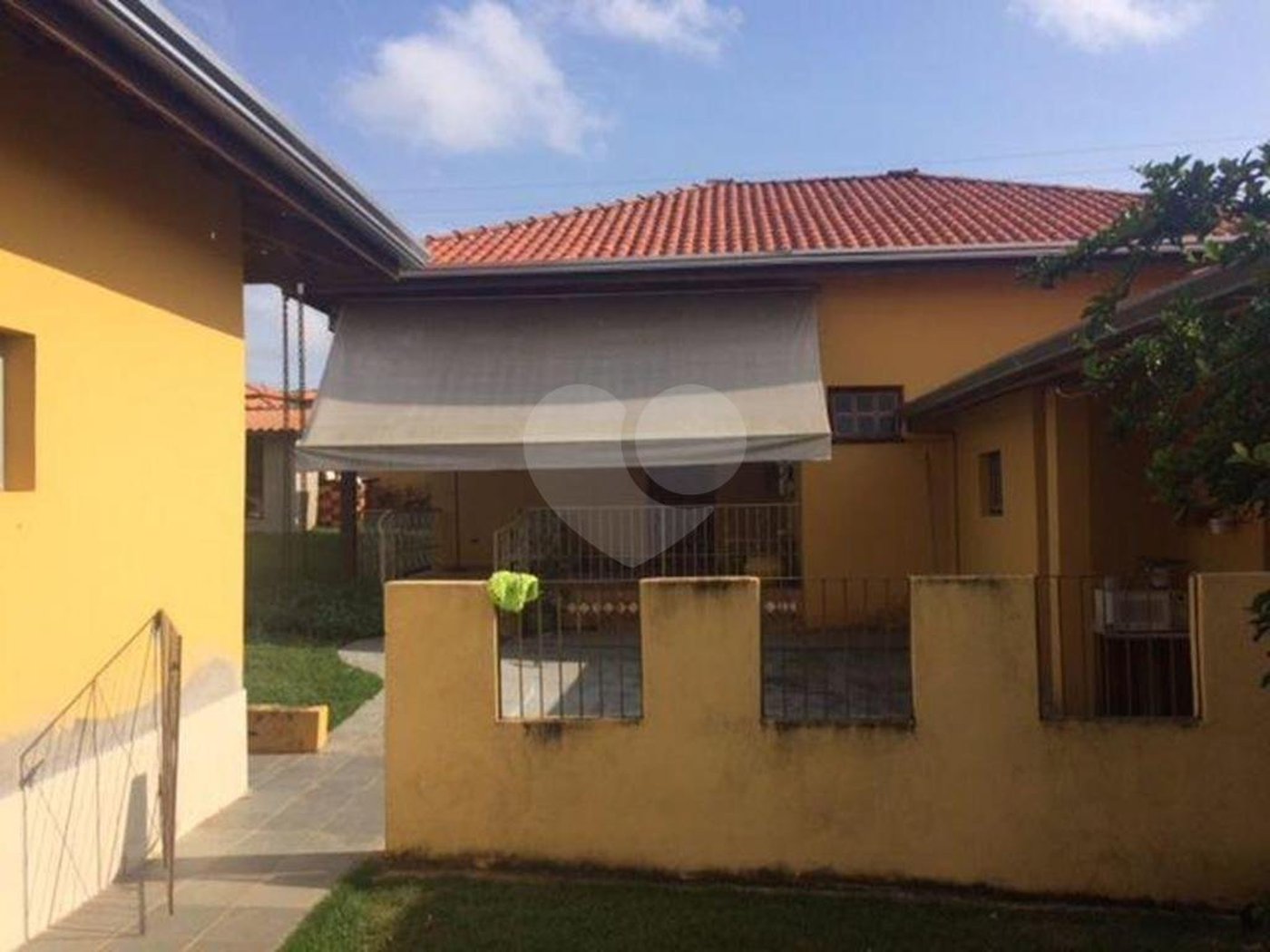 Casa à venda com 6 quartos, sendo 4 suítes, no condomínio Cond Riacho Fundo, Araçoiaba da Serra - SP