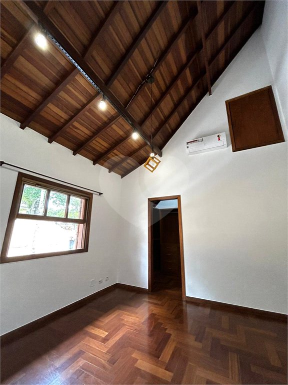 Casa à venda ou para alugar com 4 suítes no condomínio Vilaggio Monte Alegre, São Paulo - SP