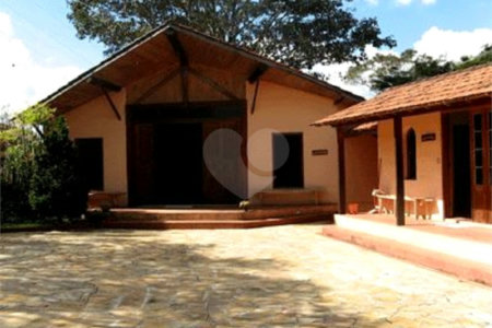 Spa Rural Chácara das Rosas à venda, a apenas 3 km do centro.
