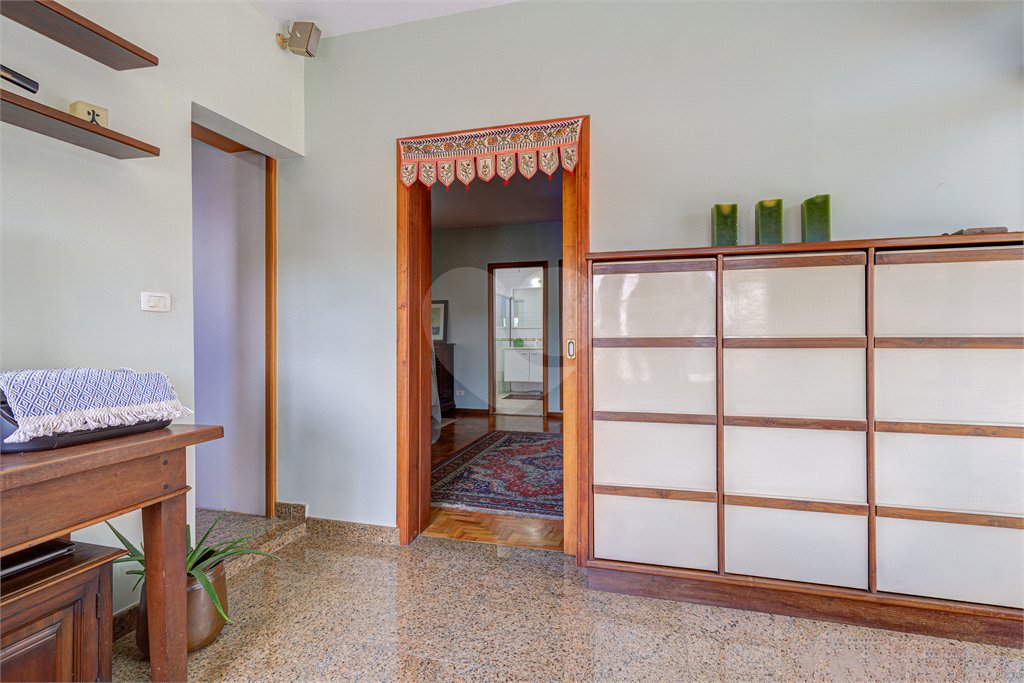 Sobrado à venda com 5 quartos, sendo 3 suítes, em Chácara Monte Alegre, São Paulo, SP