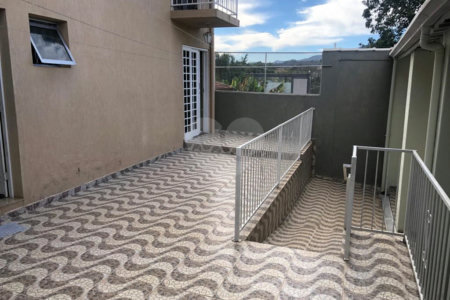 Casa à venda com 3 quartos, sendo 2 suítes,  em Jardim do Lago, Atibaia, SP