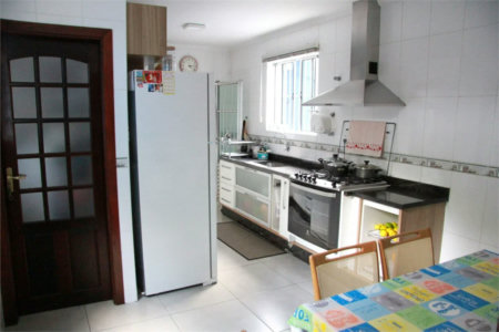 Sobrado à venda com 5 quartos, sendo 1 suíte,  em Jaguaré, São Paulo, SP