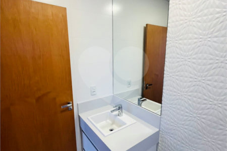 Casa à venda com 4 quartos, sendo 3 suítes, no condomínio Real Park Arujá, Arujá - SP
