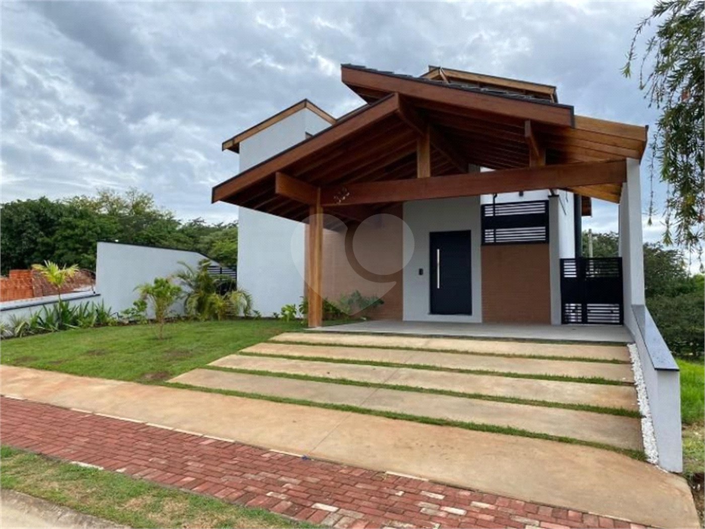 Casa à venda com 3 quartos, sendo 1 suíte, no condomínio Lagos D´icaraí, Salto - SP