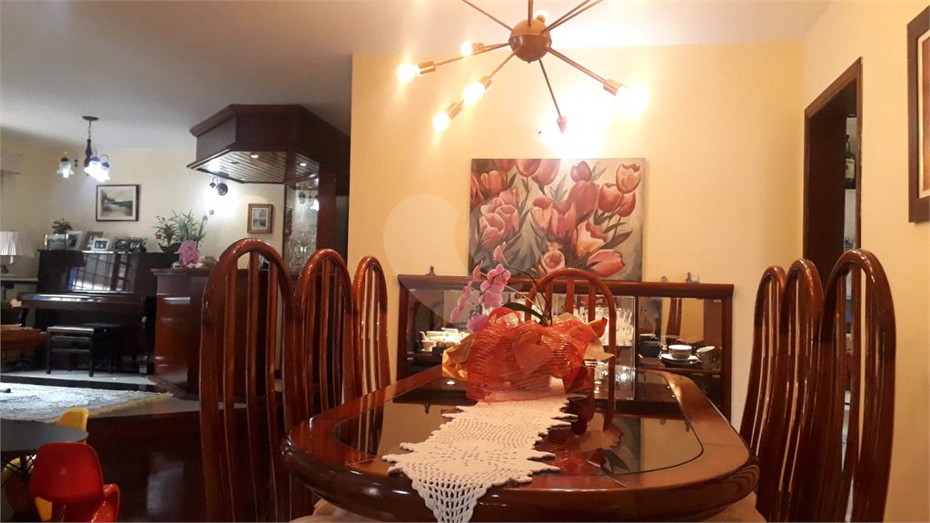 Casa à venda com 5 quartos, sendo 3 suítes,  em Vila Oliveira, Mogi das Cruzes, SP